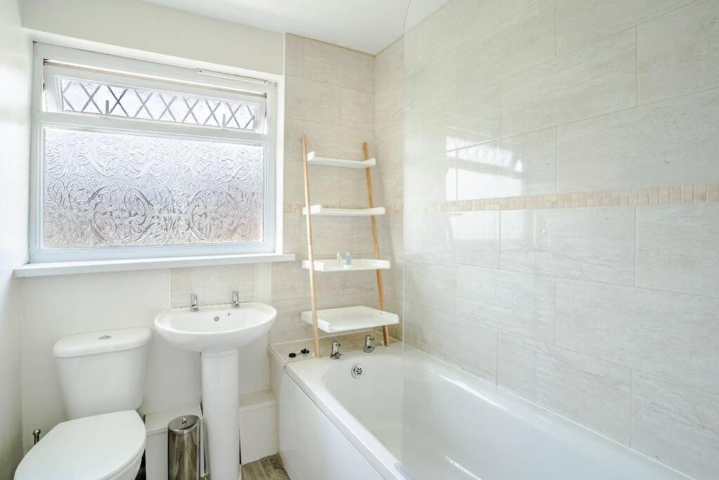 Off Road Parking, Smart Tv In Each Room! Swansea Exterior photo